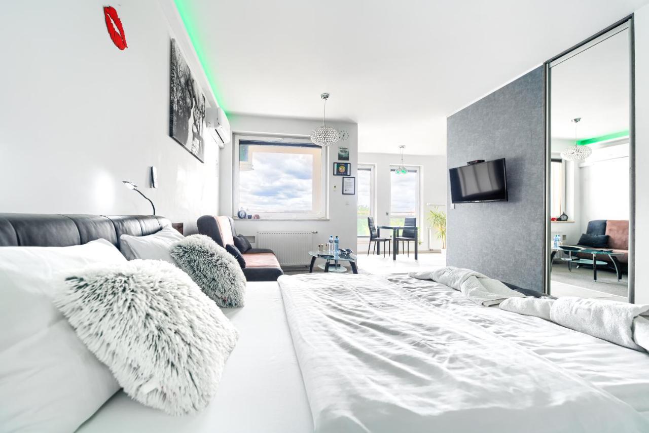Top Oder Apartments- Private Parking Szczecin Exteriör bild